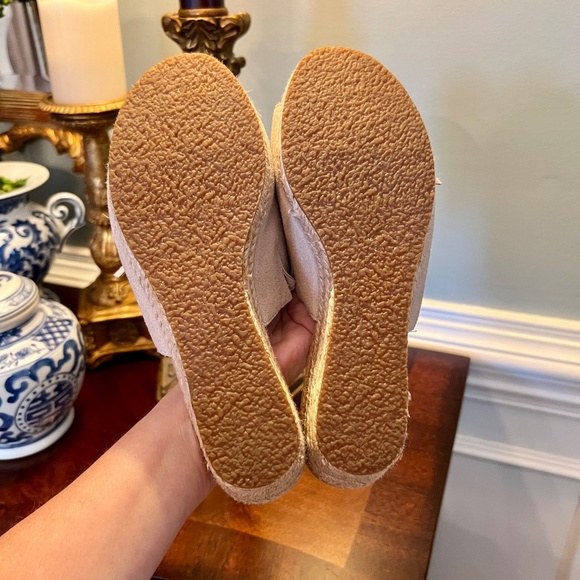 NWOB Women's UGG Danes Suede Fringe Wedge Sandals Shoes Tan Size US Size 8 - Picture 5 of 6